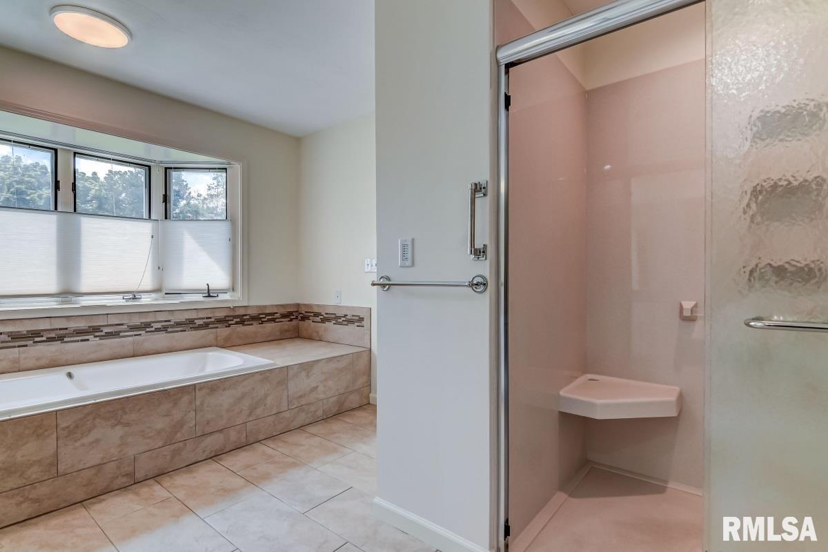 2216 Huntleigh Road Springfield, IL 62704 - Photo 23 of 49