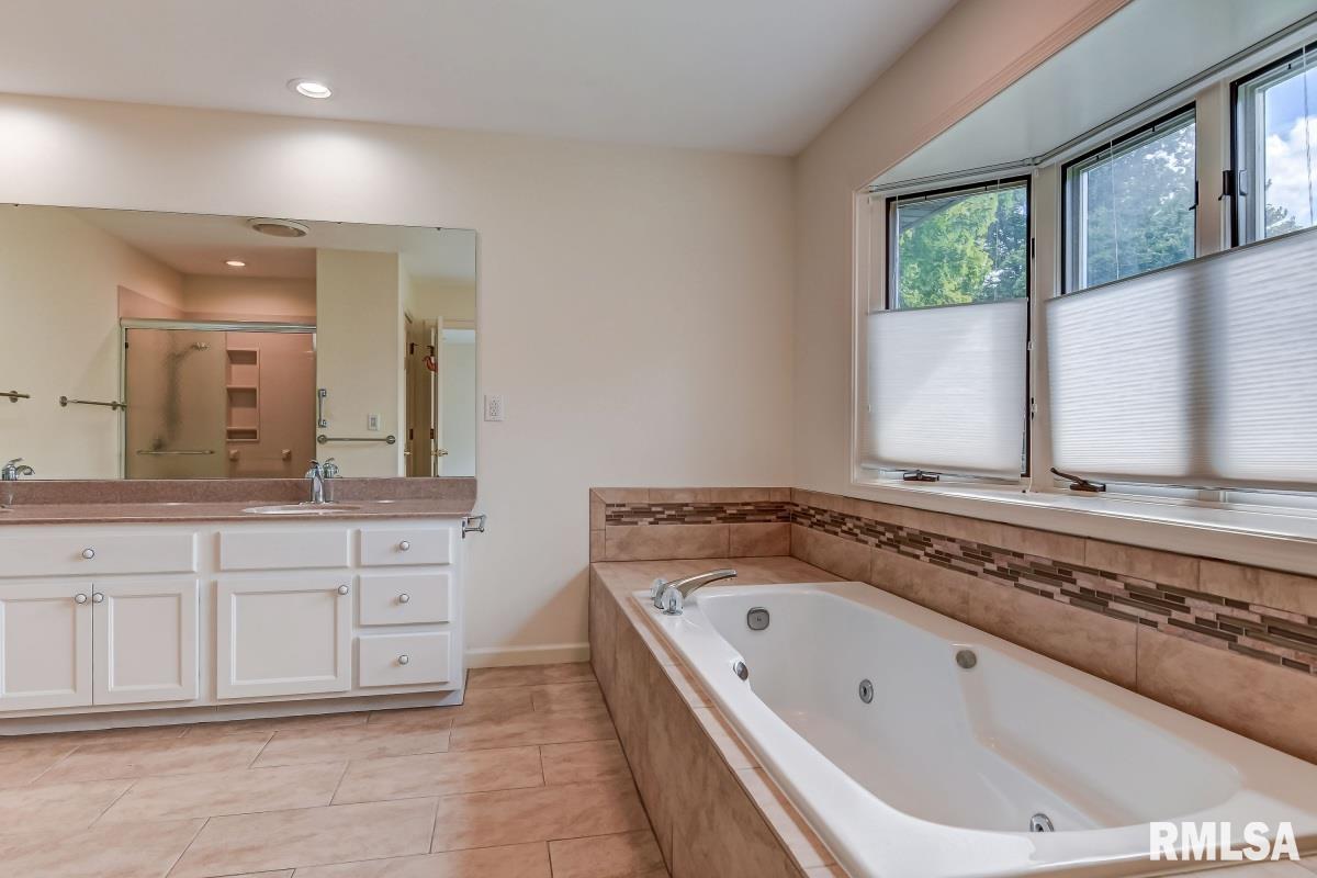 2216 Huntleigh Road Springfield, IL 62704 - Photo 24 of 49