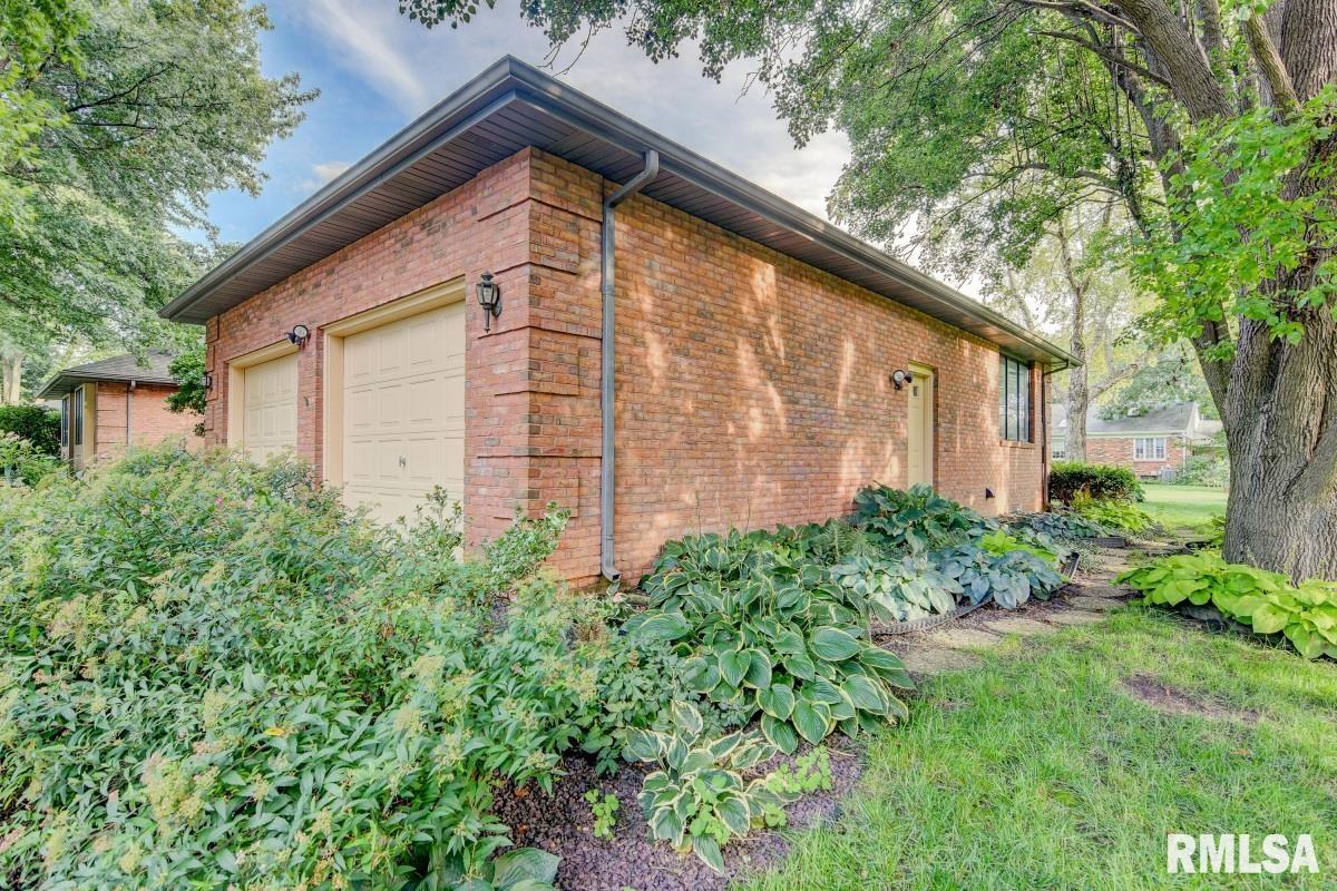 2216 Huntleigh Road Springfield, IL 62704 - Photo 4 of 49