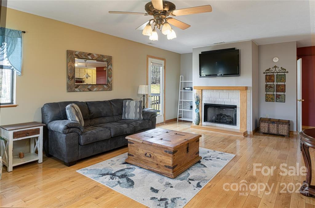 7 Tuttle Road Hendersonville, NC 28792 - Photo 11 of 39 Gallery Image 11