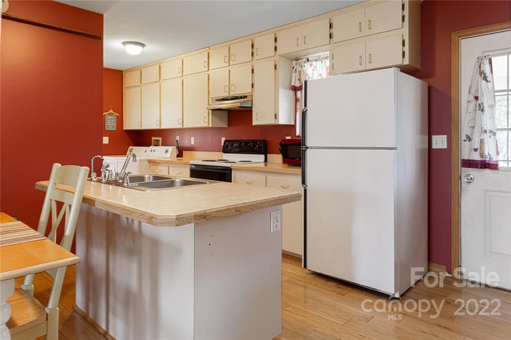 7 Tuttle Road Hendersonville, NC 28792 - Photo 14 of 39 Gallery Image 14