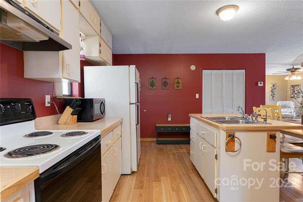 7 Tuttle Road Hendersonville, NC 28792 - Photo 16 of 39 Gallery Image 16