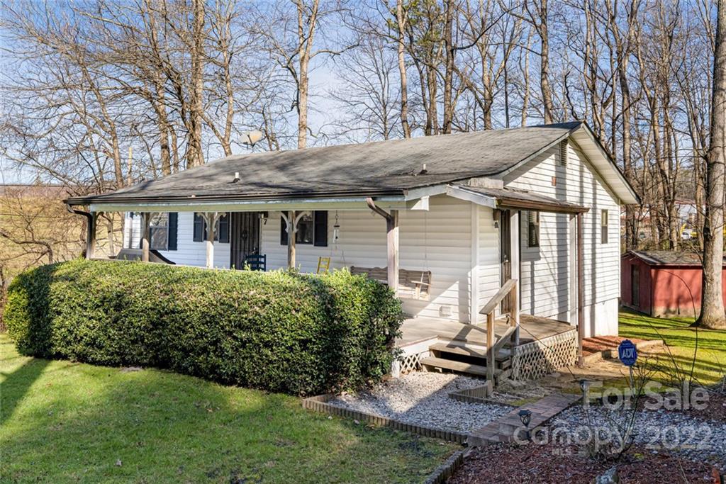 7 Tuttle Road Hendersonville, NC 28792 - Photo 2 of 39 Gallery Image 2
