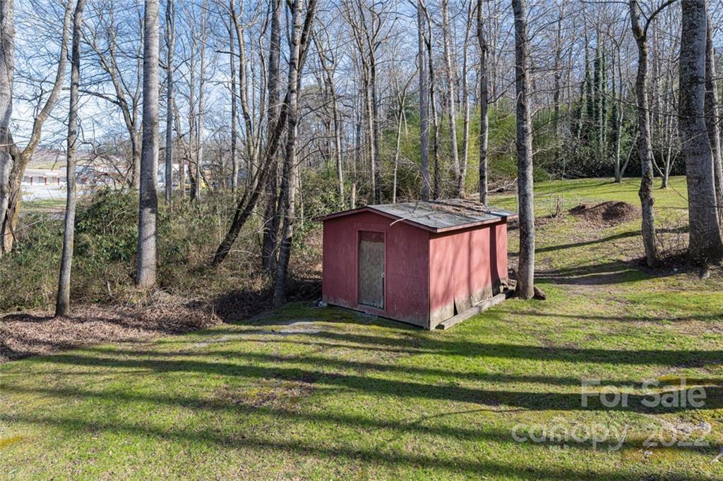 7 Tuttle Road Hendersonville, NC 28792 - Photo 30 of 39 Gallery Image 30