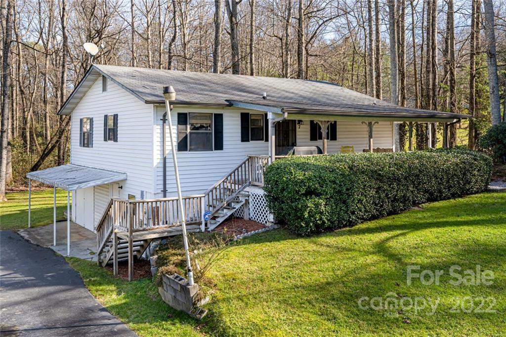 7 Tuttle Road Hendersonville, NC 28792 - Photo 3 of 39 Gallery Image 3