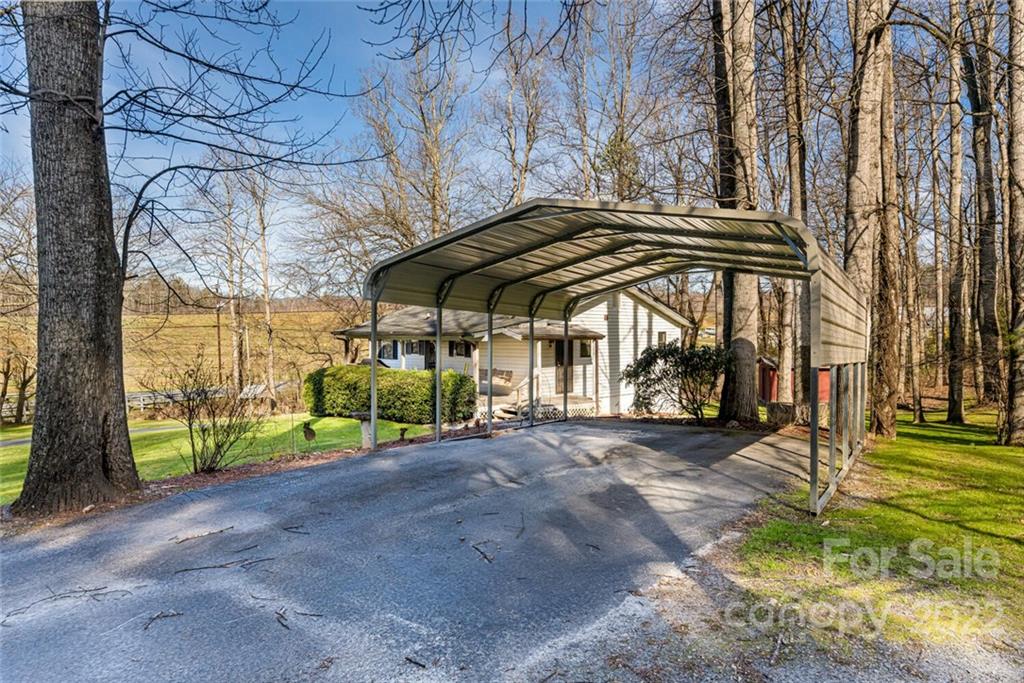 7 Tuttle Road Hendersonville, NC 28792 - Photo 4 of 39 Gallery Image 4