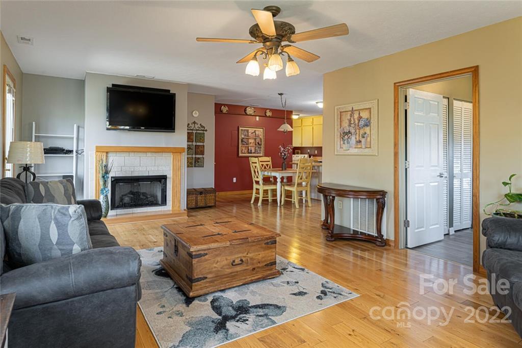 7 Tuttle Road Hendersonville, NC 28792 - Photo 8 of 39 Gallery Image 8