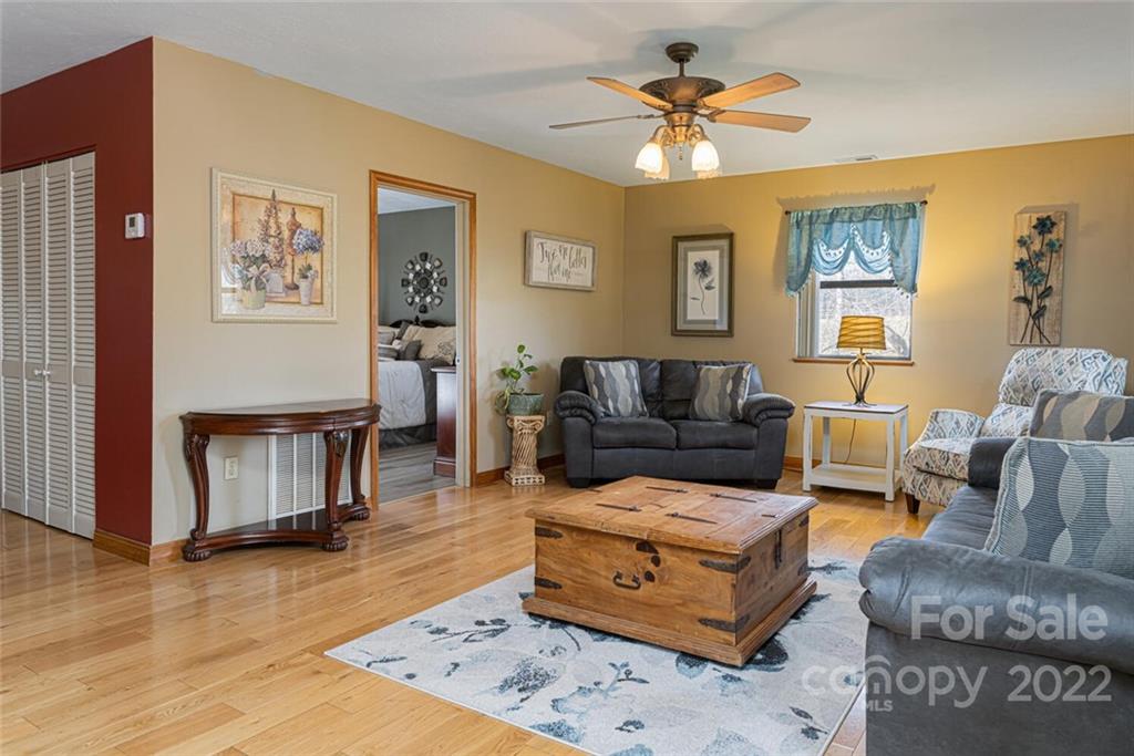7 Tuttle Road Hendersonville, NC 28792 - Photo 9 of 39 Gallery Image 9