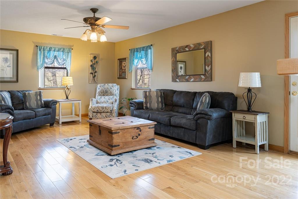 7 Tuttle Road Hendersonville, NC 28792 - Photo 10 of 39 Gallery Image 10