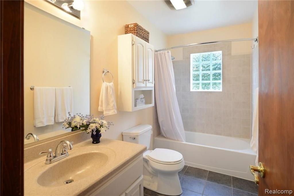 9518 West Stanley Road Flushing, MI 48433 - Photo 15 of 24 Gallery Image 15