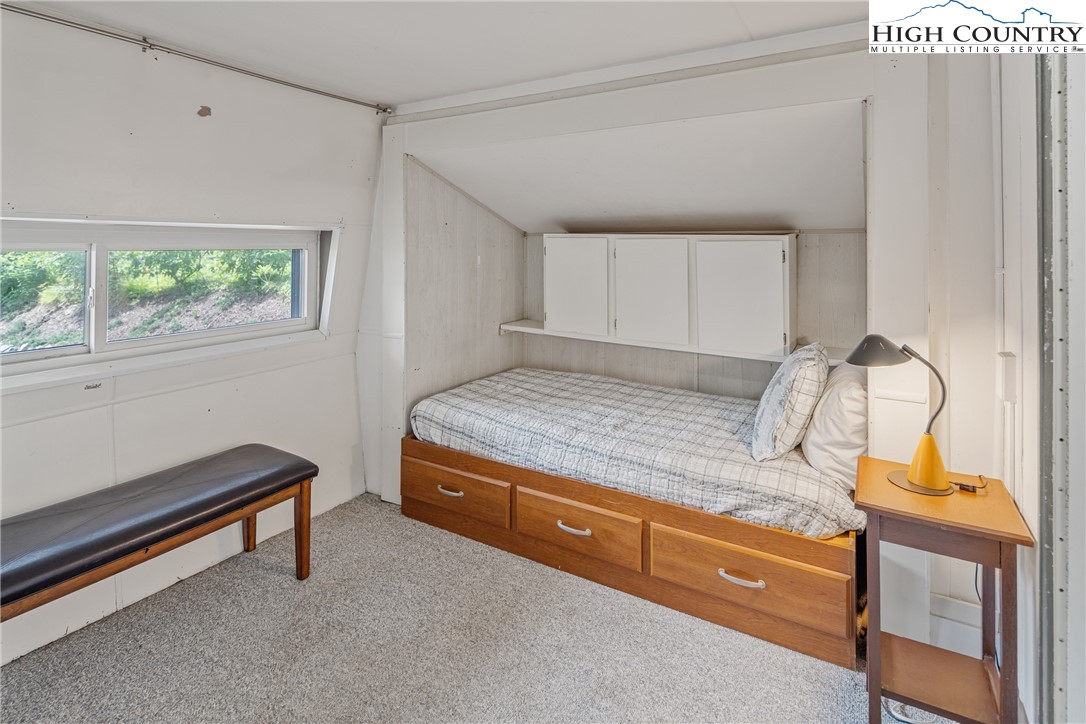 335 Snowshoe Loop Newland, NC 28657 - Photo 15 of 24