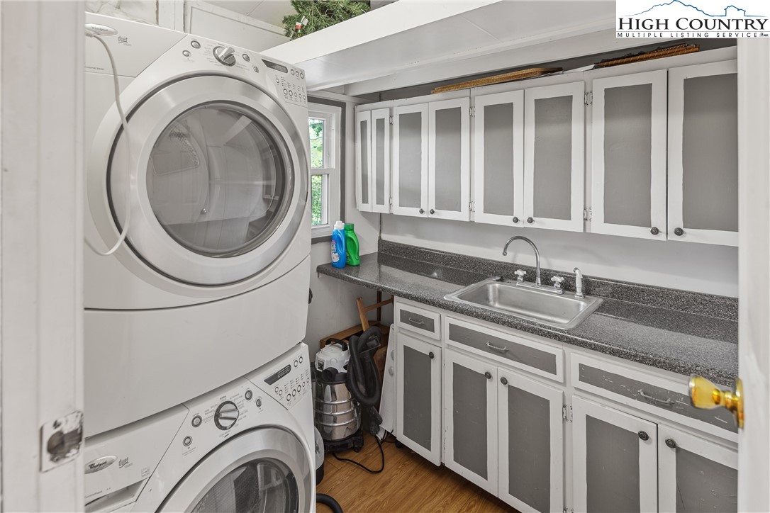 335 Snowshoe Loop Newland, NC 28657 - Photo 17 of 24