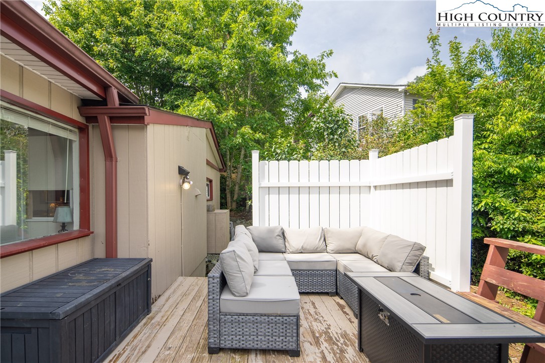 335 Snowshoe Loop Newland, NC 28657 - Photo 5 of 24