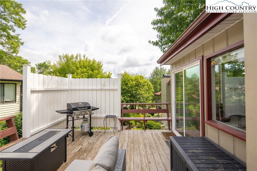 335 Snowshoe Loop Newland, NC 28657 - Photo 6 of 24