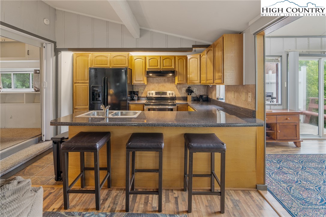 335 Snowshoe Loop Newland, NC 28657 - Photo 9 of 24