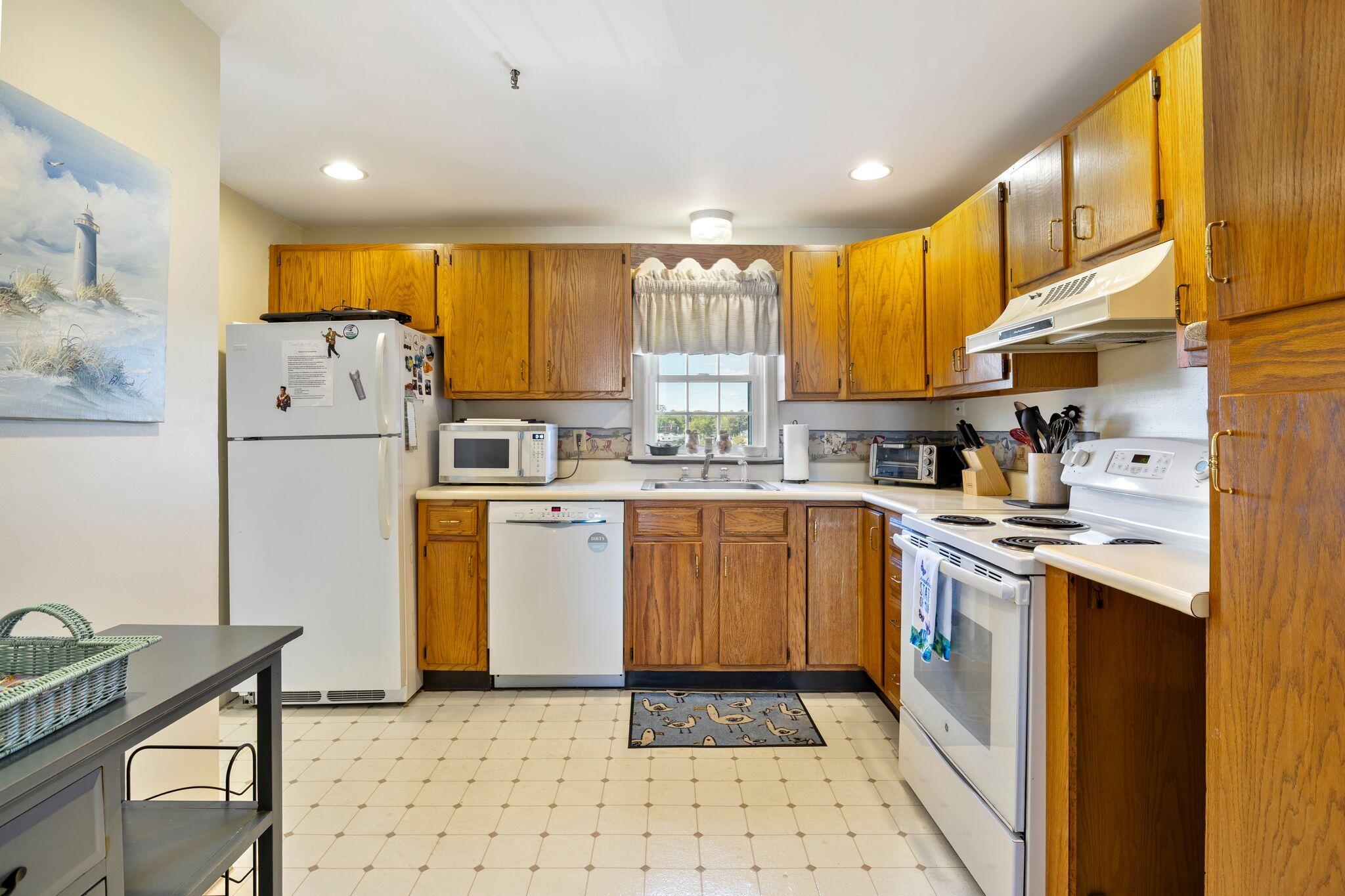 39 West Grand Avenue, Unit 410 Old Orchard Beach, ME 04064 - Photo 9 of 34 39_W_Grand_Ave_08