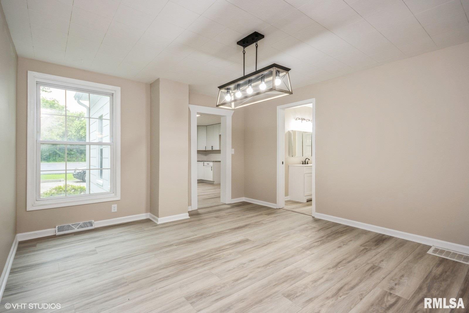 409 Carroll Street Pawnee, IL 62558 - Photo 5 of 15