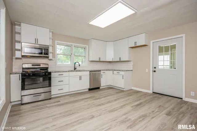 $145,000 | 409 Carroll Street, Pawnee, IL 62558