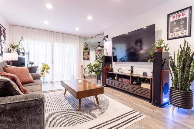 $385,000 | 18307 Burbank Boulevard, Tarzana, CA 91356