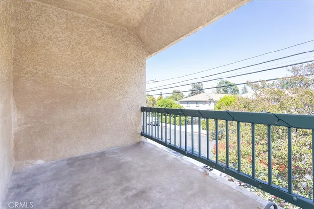 $385,000 | 18307 Burbank Boulevard, Tarzana, CA 91356