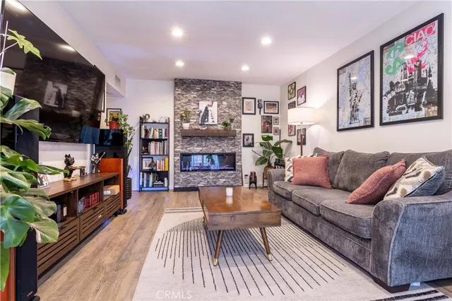 $385,000 | 18307 Burbank Boulevard, Tarzana, CA 91356