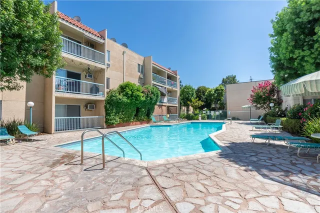 $385,000 | 18307 Burbank Boulevard, Tarzana, CA 91356