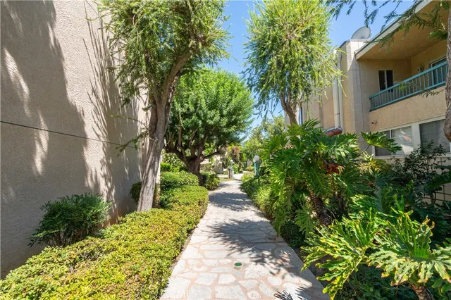 $385,000 | 18307 Burbank Boulevard, Tarzana, CA 91356