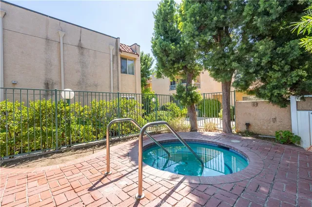 $385,000 | 18307 Burbank Boulevard, Tarzana, CA 91356