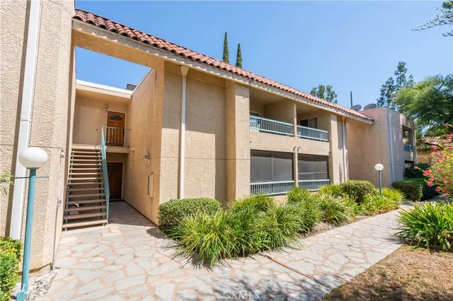 $385,000 | 18307 Burbank Boulevard, Tarzana, CA 91356