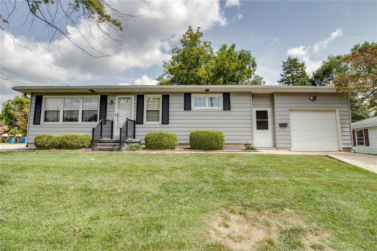 245 Alben Street Alton, IL 62002 - Photo 1 of 38 Gallery Image 1