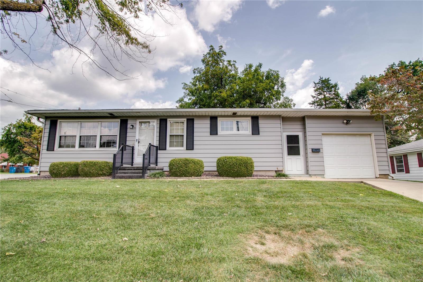 245 Alben Street Alton, IL 62002 - Photo 2 of 38 Gallery Image 2