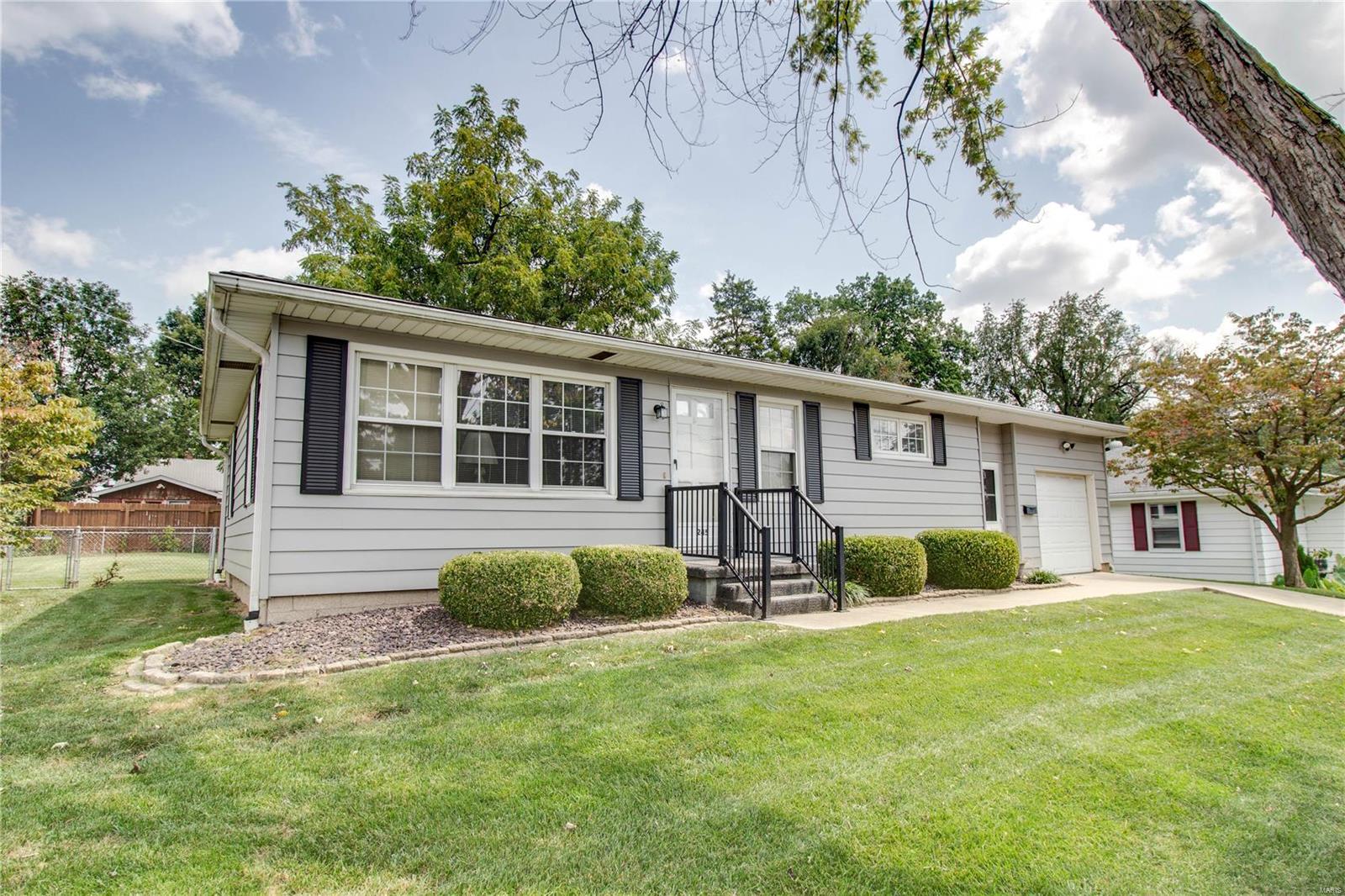 245 Alben Street Alton, IL 62002 - Photo 3 of 38 Gallery Image 3