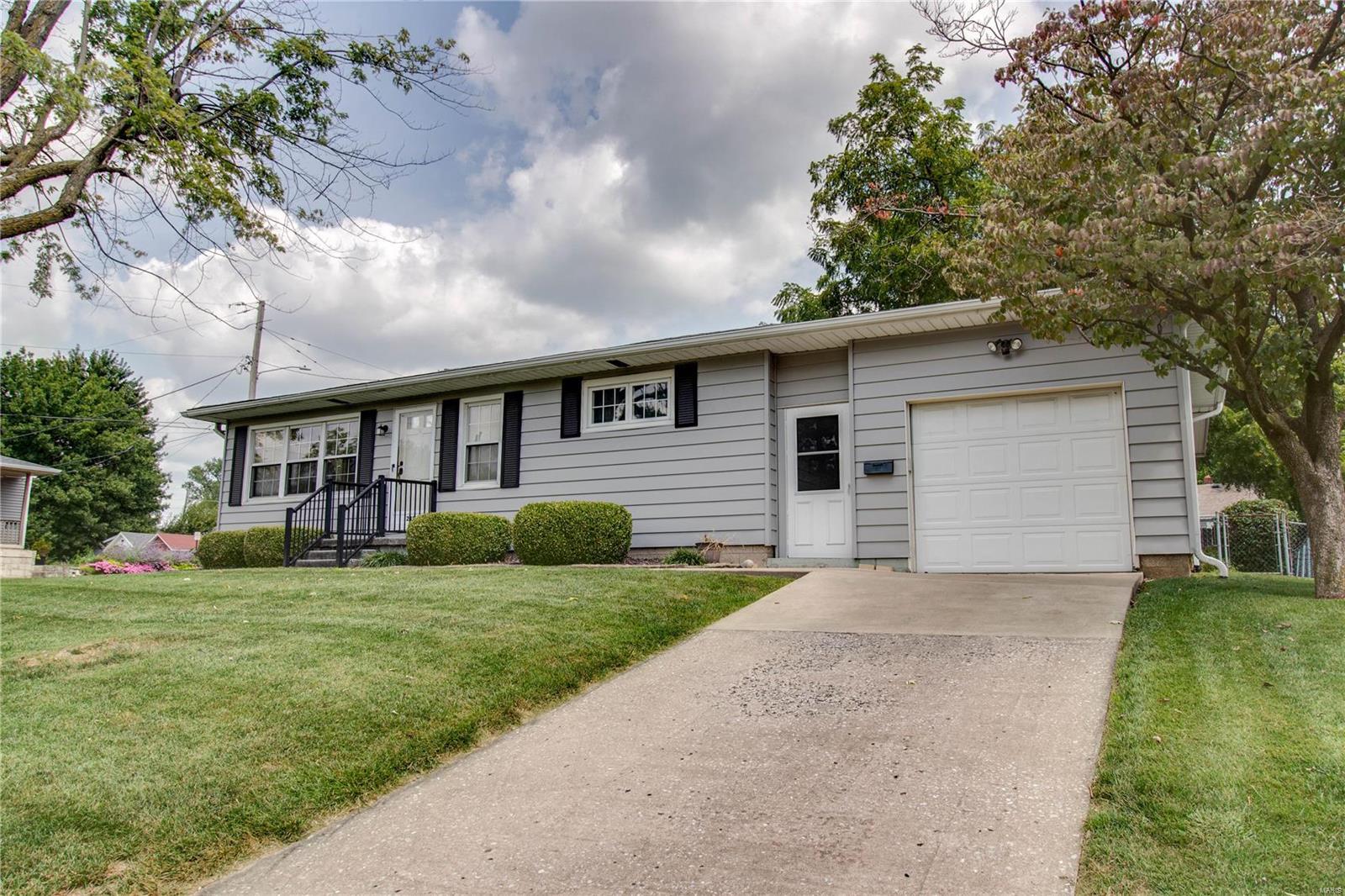 245 Alben Street Alton, IL 62002 - Photo 4 of 38 Gallery Image 4