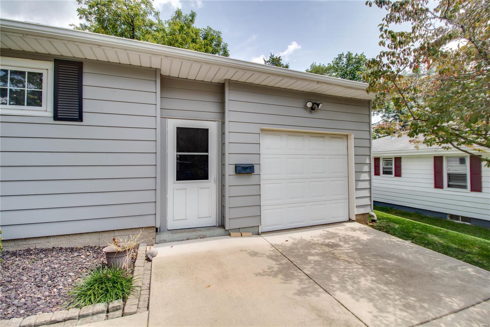245 Alben Street Alton, IL 62002 - Photo 5 of 38 Gallery Image 5