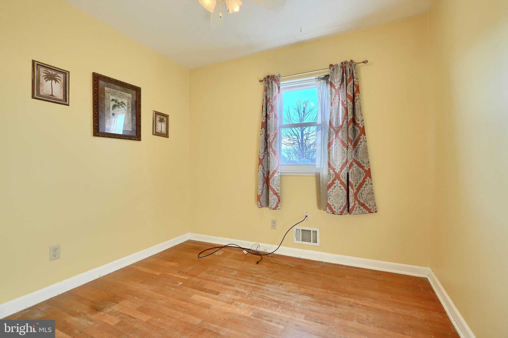 407 Crisfield Road Baltimore, MD 21220 - Photo 12 of 31 Bedroom 1