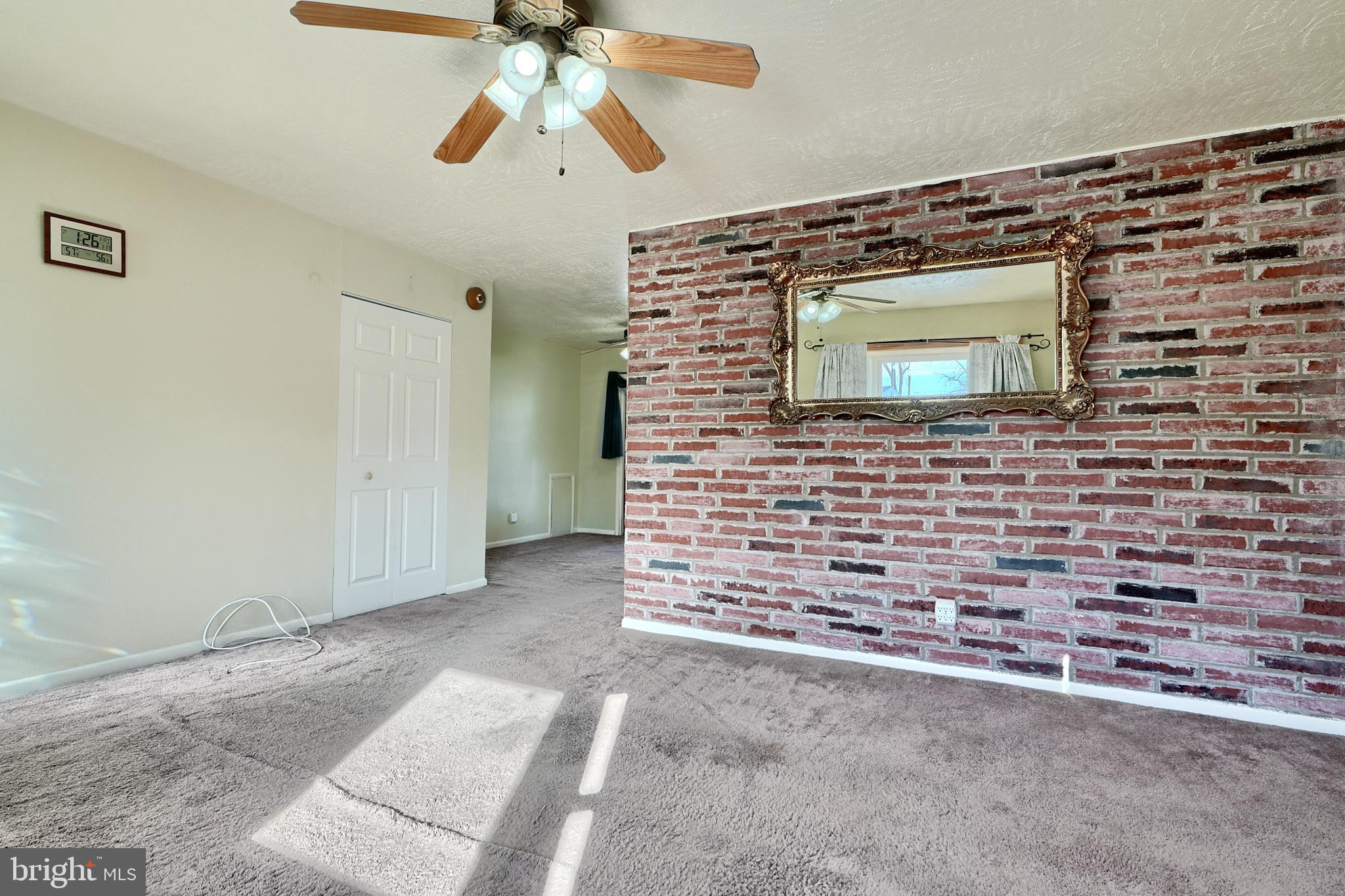 407 Crisfield Road Baltimore, MD 21220 - Photo 5 of 31 Living Room