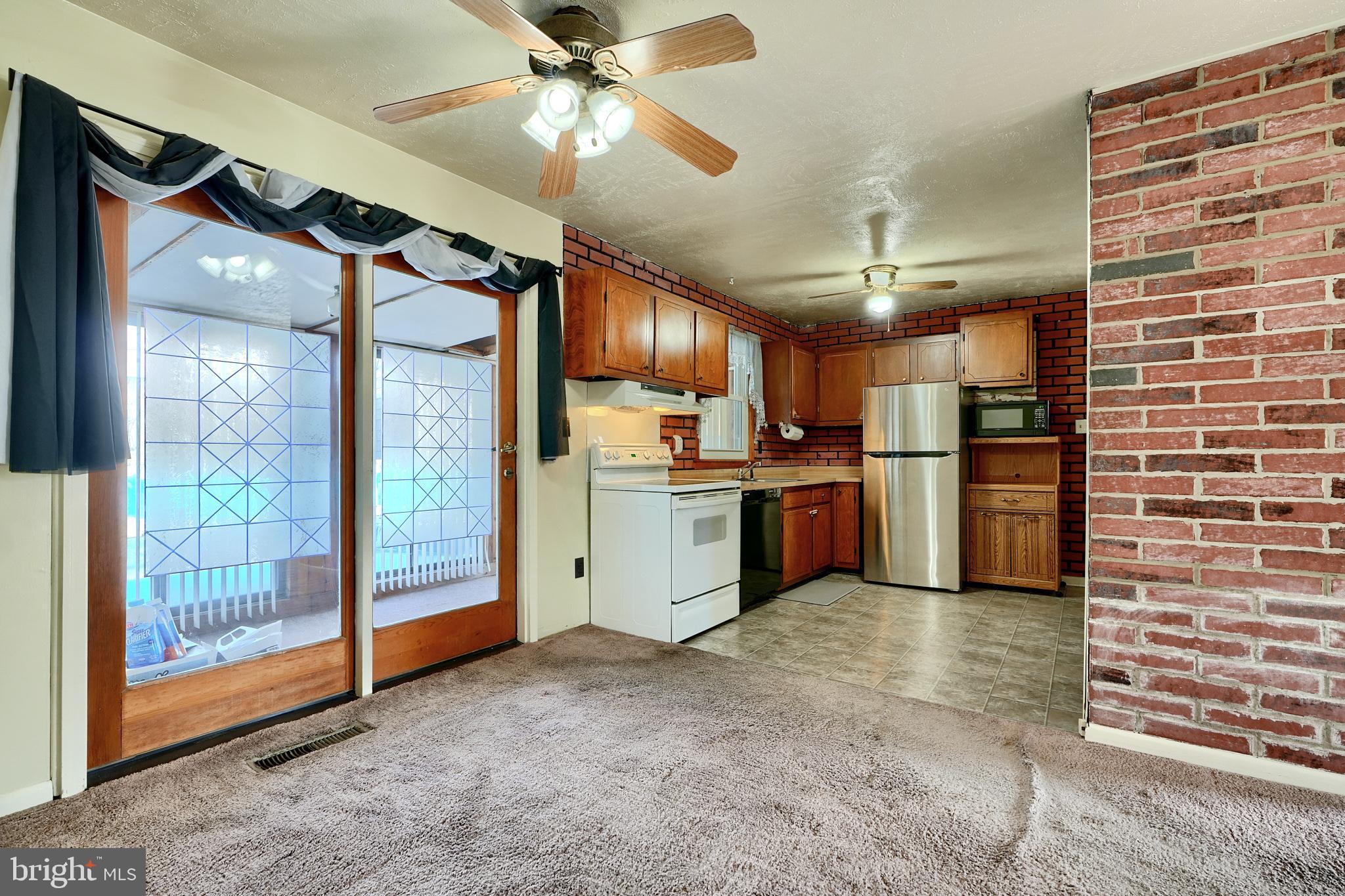 407 Crisfield Road Baltimore, MD 21220 - Photo 7 of 31 Dining/Kitchen