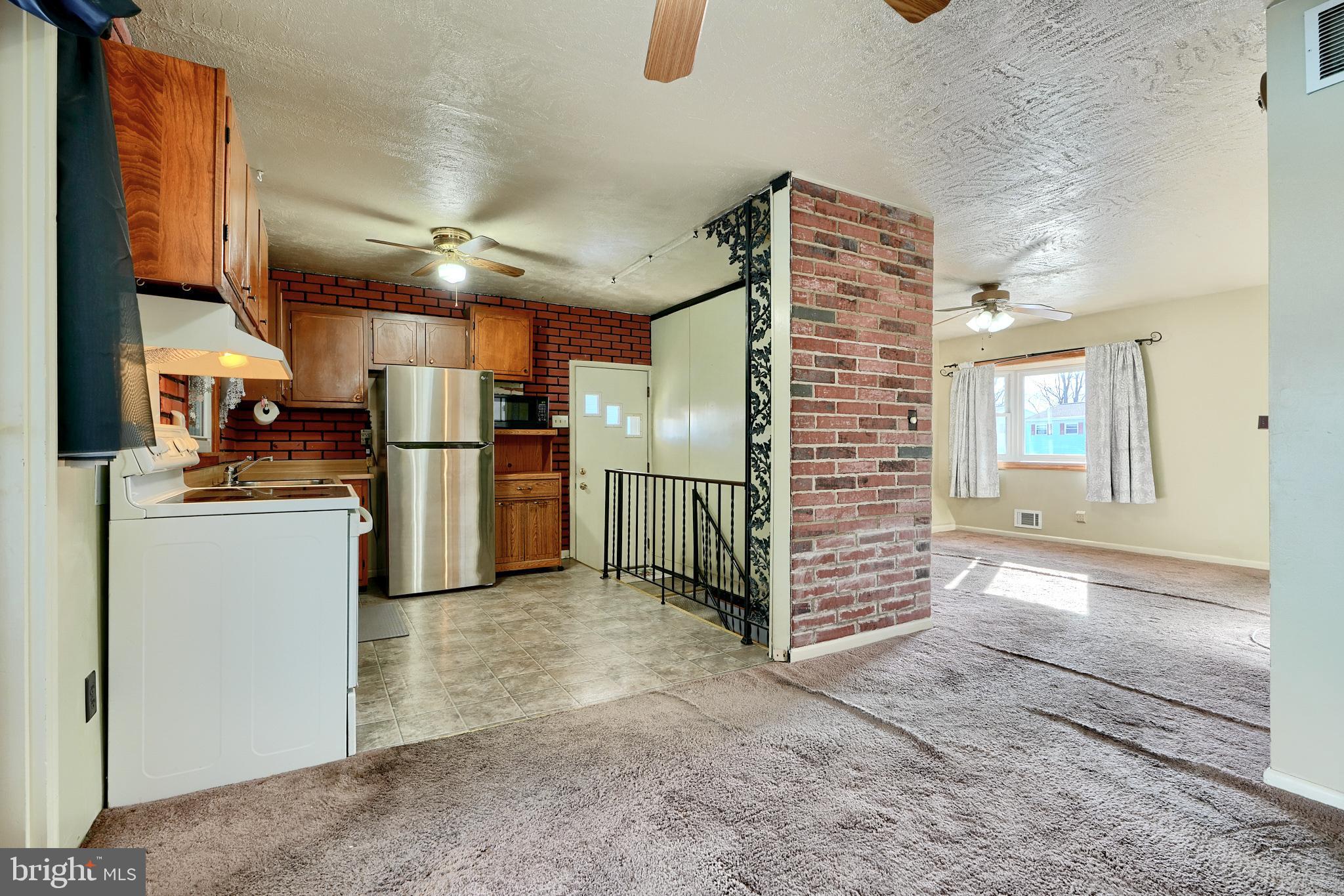 407 Crisfield Road Baltimore, MD 21220 - Photo 8 of 31 Dining/Kitchen