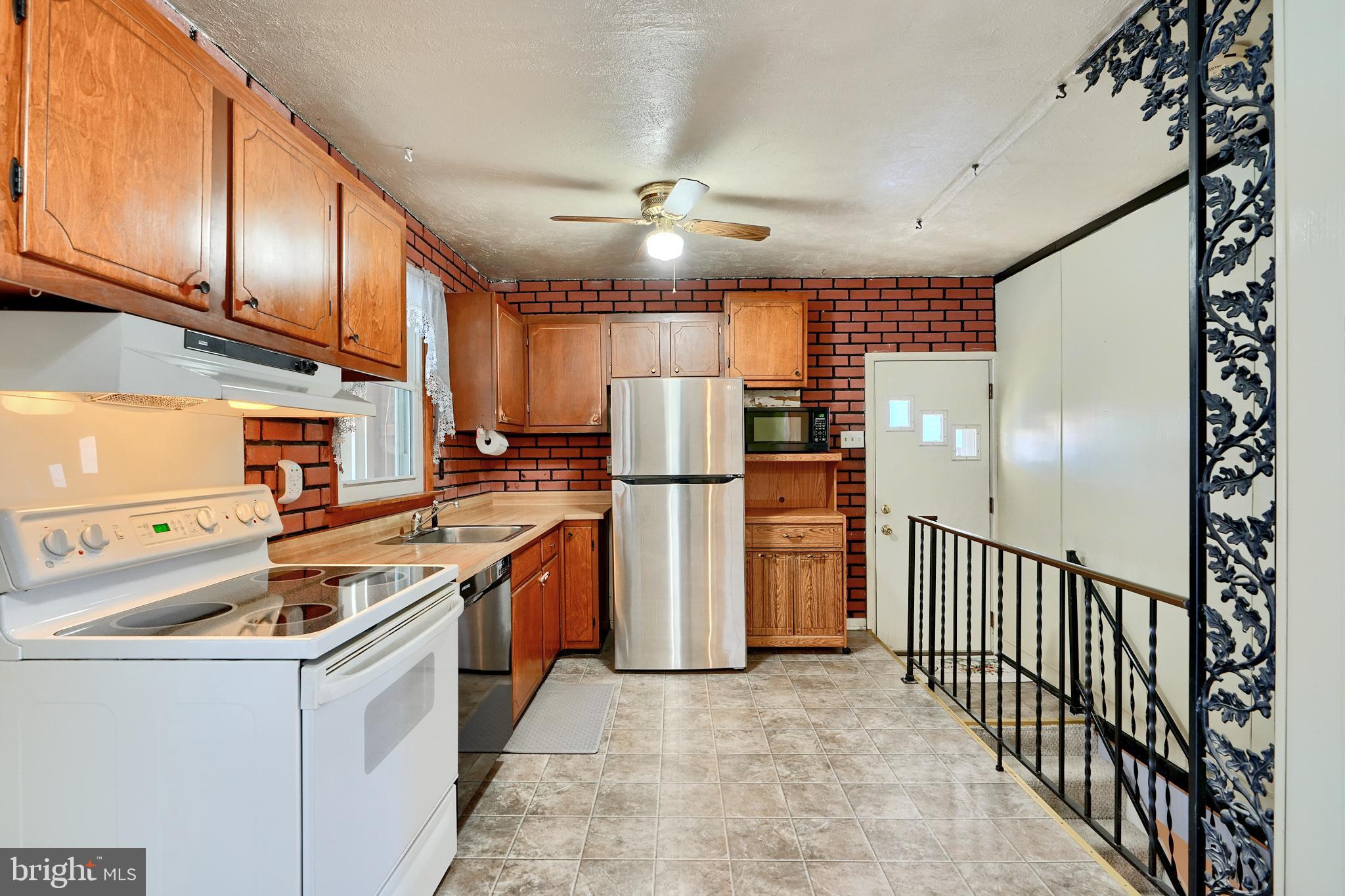 407 Crisfield Road Baltimore, MD 21220 - Photo 9 of 31 Kitchen