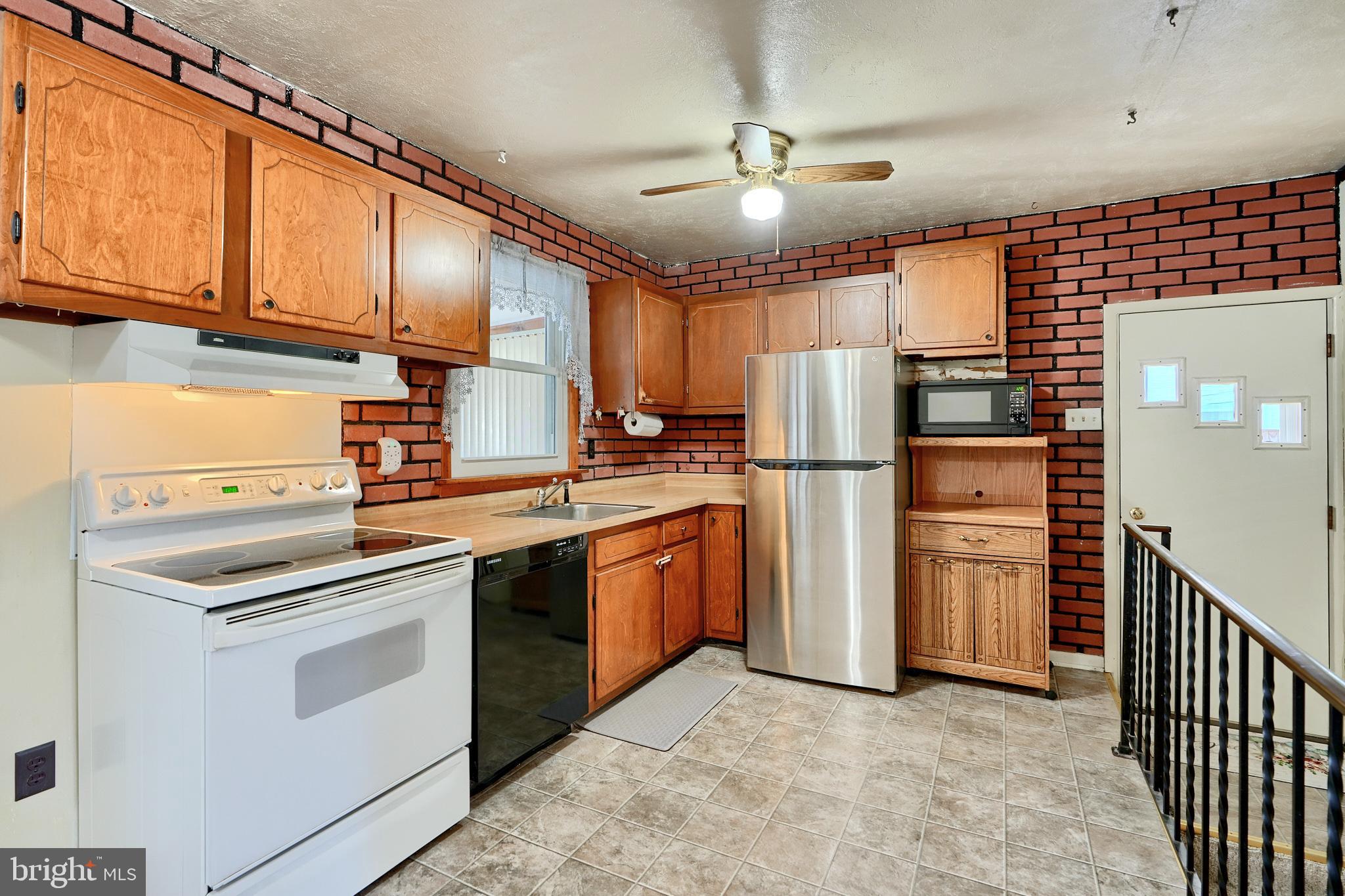 407 Crisfield Road Baltimore, MD 21220 - Photo 10 of 31 Kitchen