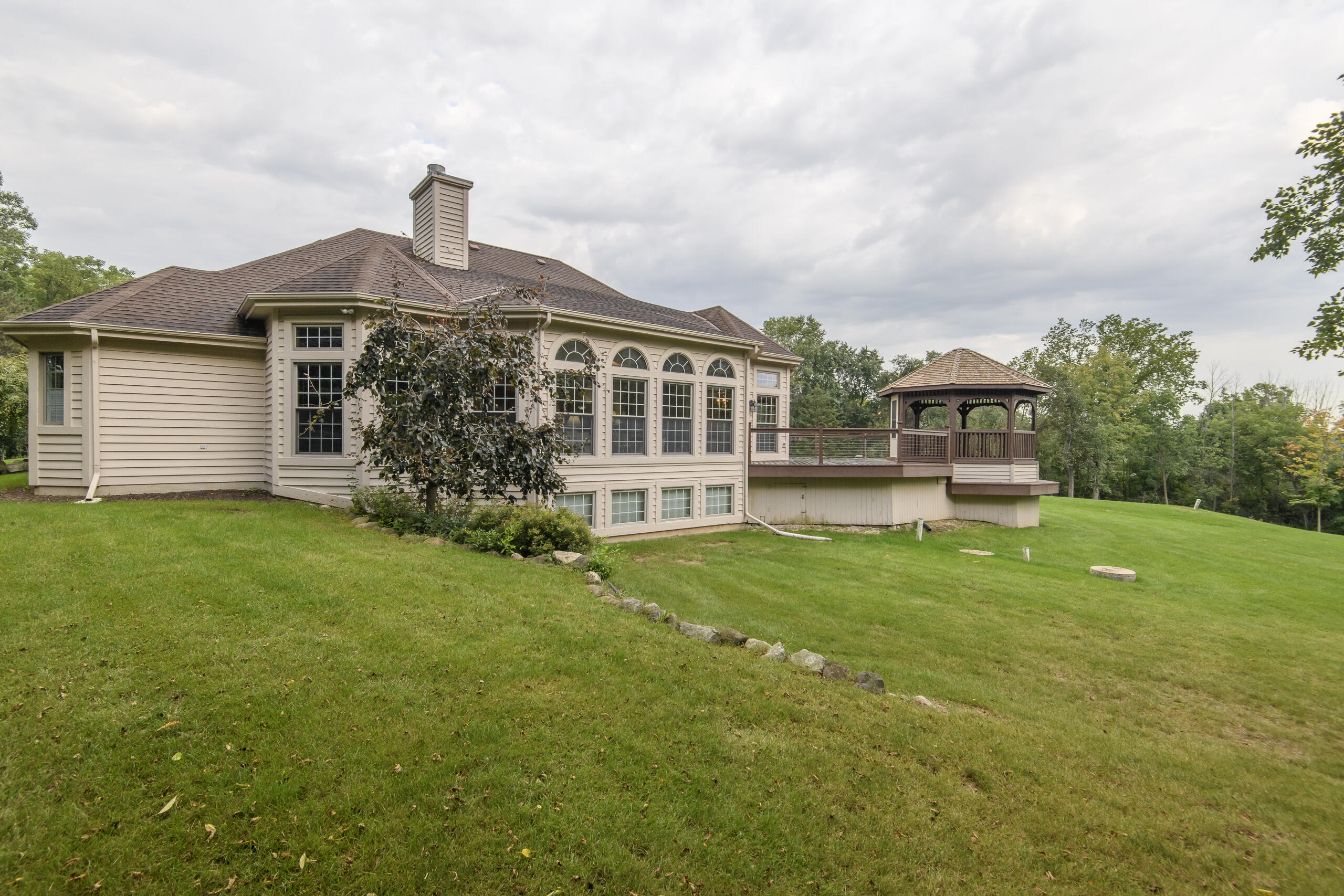 4945 South Calhoun Road New Berlin, WI 53146 - Photo 4 of 56 4945 S Calhoun-04