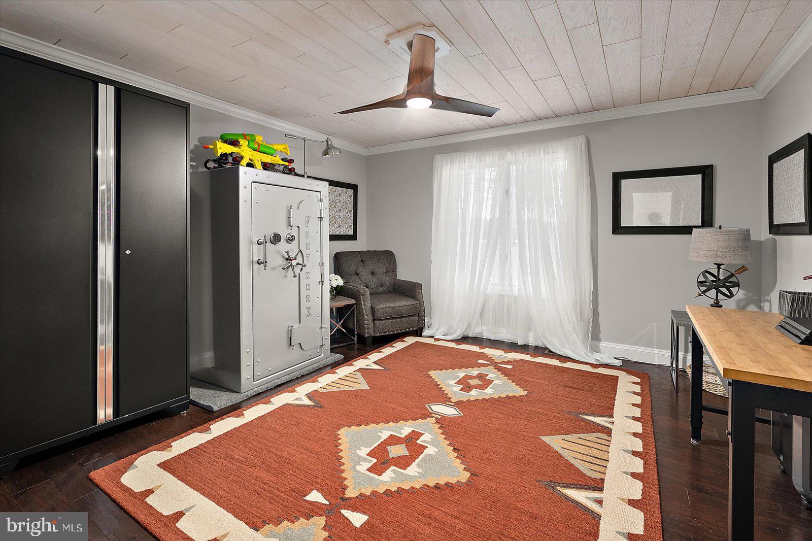 33915 Shockley Road Parsonsburg, MD 21849 - Photo 84 of 125 Charming room with rustic accents.