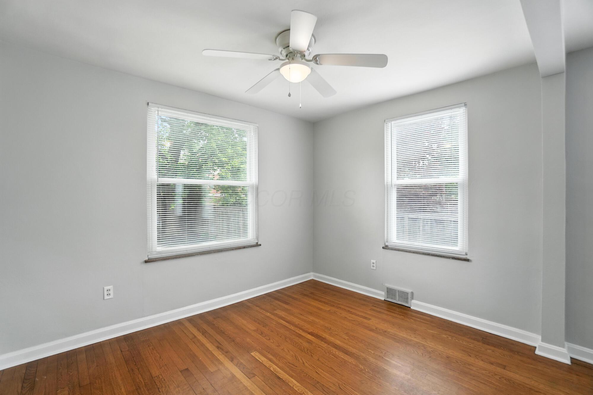 2079 Inchcliff Road Columbus, OH 43221 - Photo 8 of 36 009