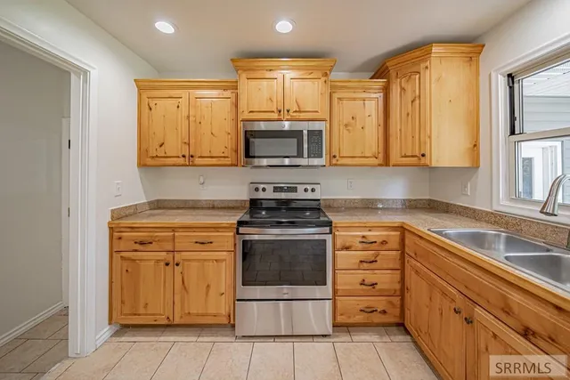 $1,800 | 766 Reed Avenue, Idaho Falls, ID 83402