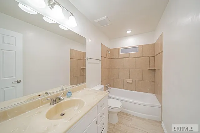 $1,800 | 766 Reed Avenue, Idaho Falls, ID 83402