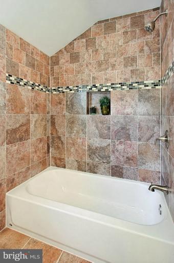 2137 North Courthouse Road Arlington, VA 22201 - Photo 13 of 30 Bath