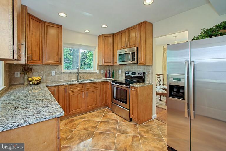 2137 North Courthouse Road Arlington, VA 22201 - Photo 20 of 30 Kitchen