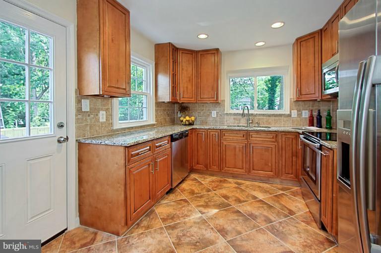 2137 North Courthouse Road Arlington, VA 22201 - Photo 21 of 30 Kitchen