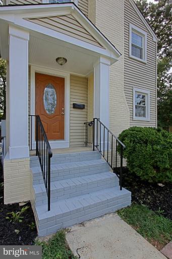 2137 North Courthouse Road Arlington, VA 22201 - Photo 23 of 30 Exterior (Front)