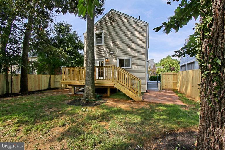 2137 North Courthouse Road Arlington, VA 22201 - Photo 29 of 30 Exterior (Rear)